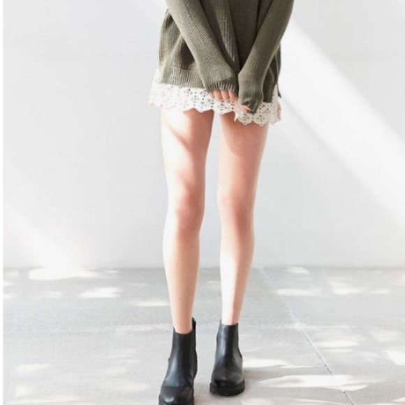 NWT Kimchi Blue Olive Green Cotton Blend V-Neck Knit Sweater w Beige Lace Trim M - Picture 5 of 7